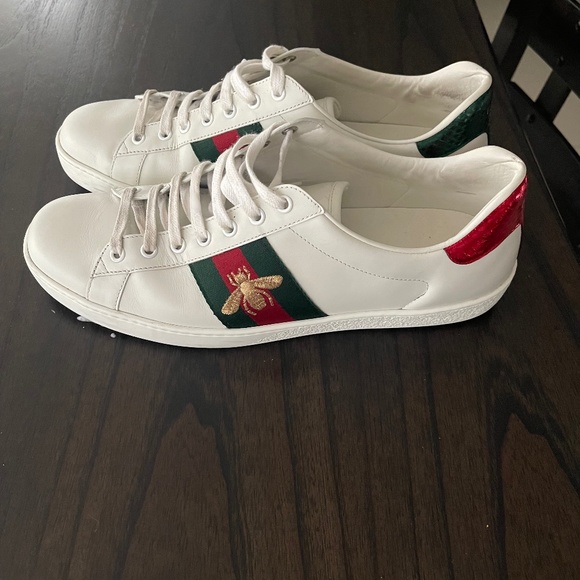 Gucci(white bee new ace sneakers) - Picture 1 of 4